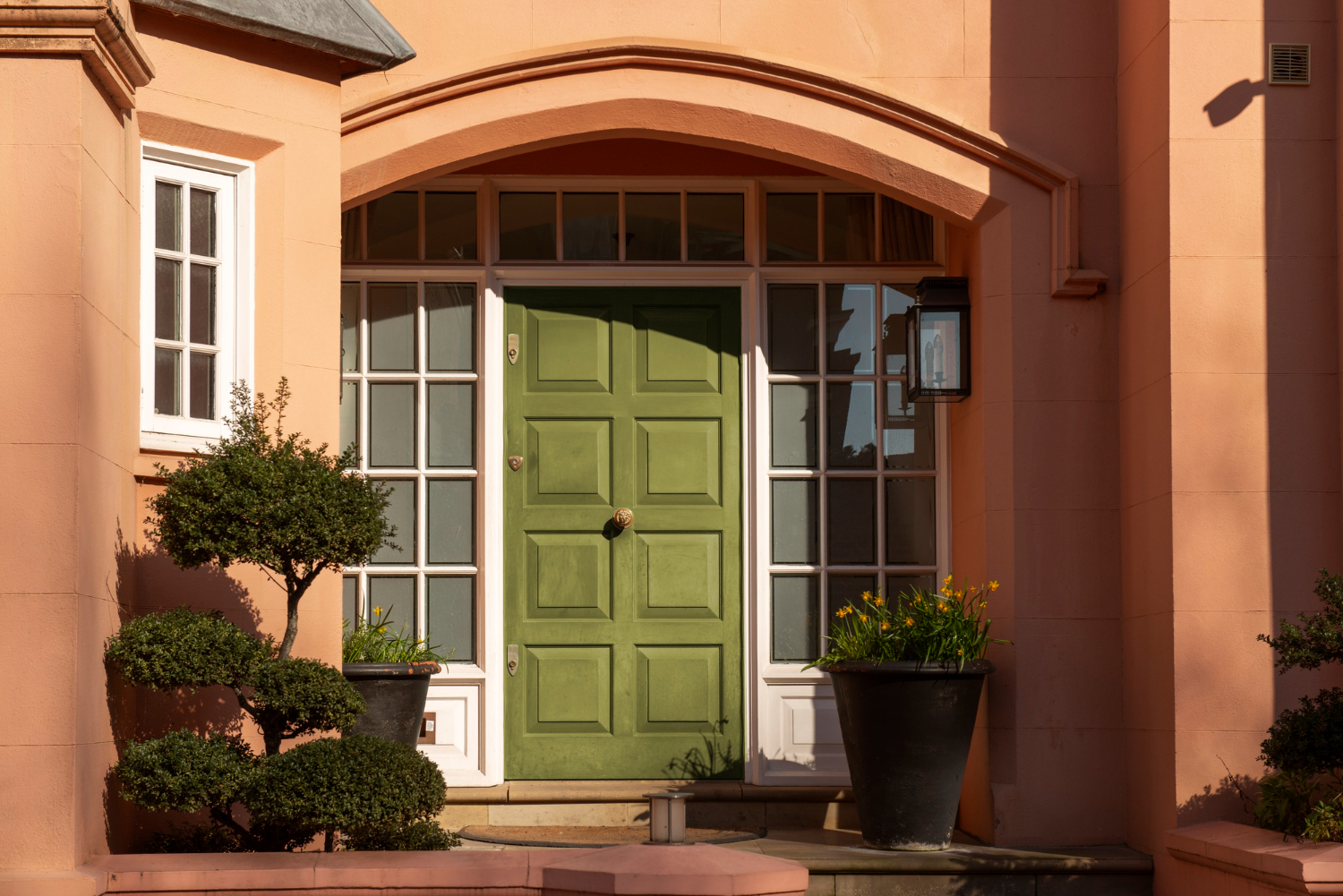 How a New Front Door Affects Your Home’s Curb Appeal and Resale Value?
